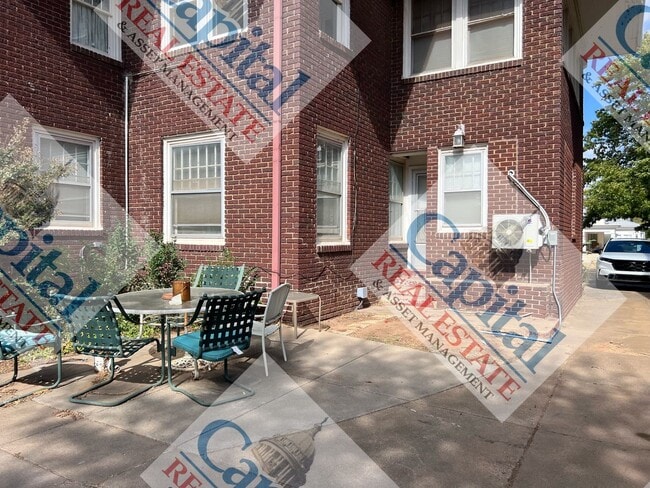 Building Photo - Cozy 2 Bedroom