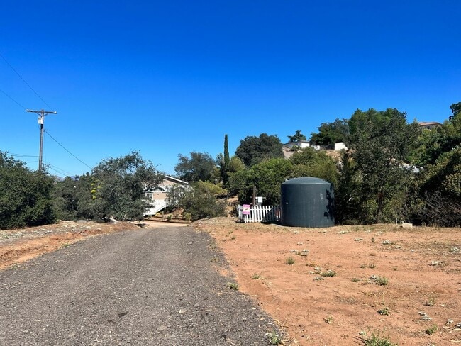 Building Photo - Stunning 3BR/3BA + Loft Home | 1,920 SqFt ...