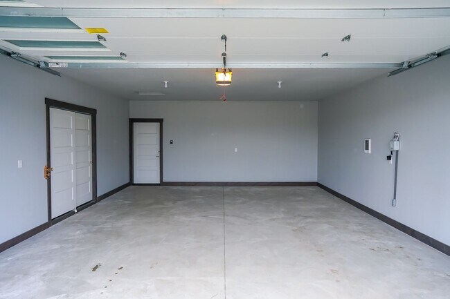 Building Photo - 14066 Rainier Loop