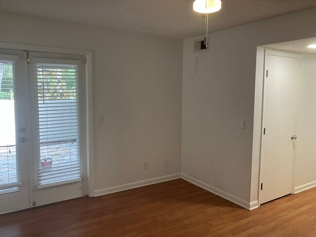 Building Photo - 1 BR / 1.5 BA at Saint Andrews Commons (Pa...