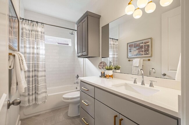 Building Photo - 1301 Cometa St