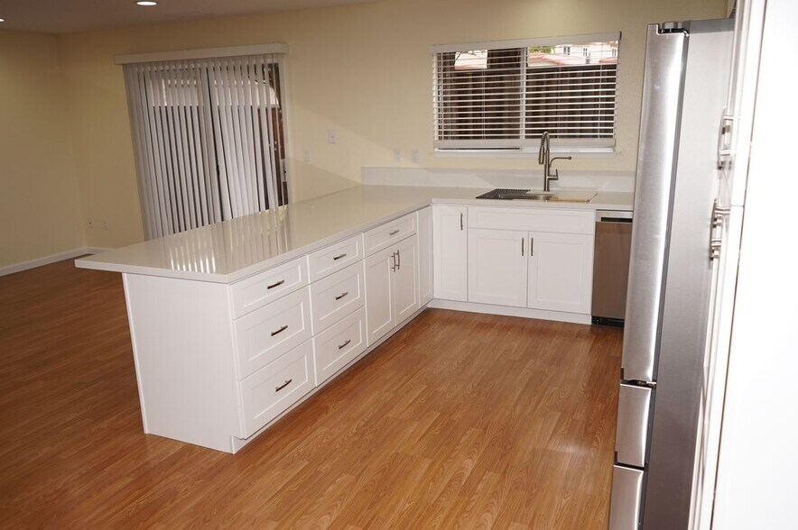 Building Photo - 547 Tawny Dr