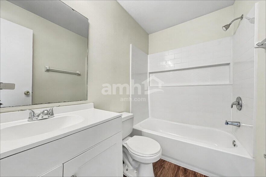 Building Photo - 732 McLean Ct