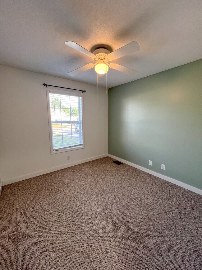 Building Photo - Beautiful Single-Family Home! Bonus Room, ...