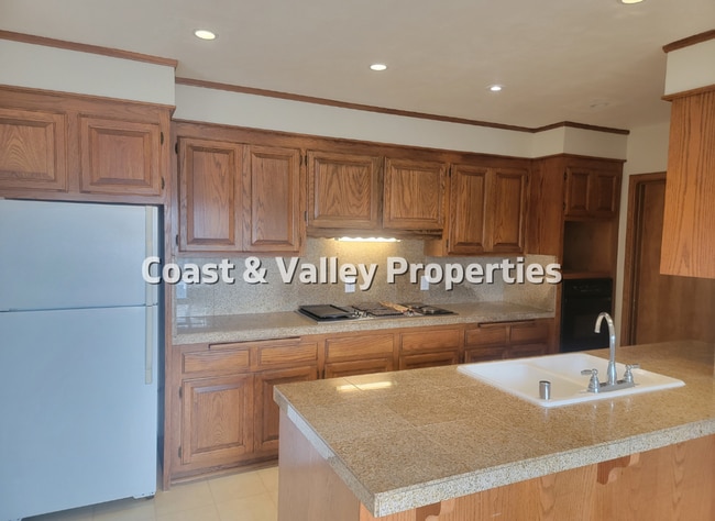 Building Photo - Beautiful Home in South Salinas!