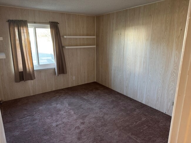 Building Photo - 15856 Lawnhill Dr