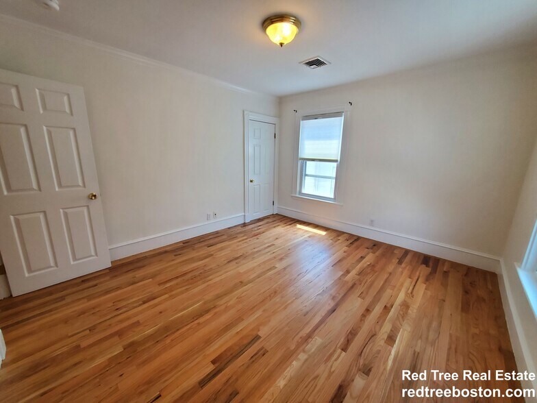 Building Photo - 8 White Ave