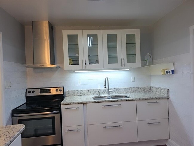 Building Photo - 4713 W El Prado Blvd