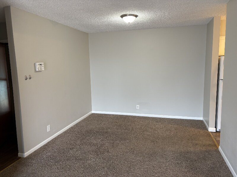 Building Photo - 515 Basswood Ave