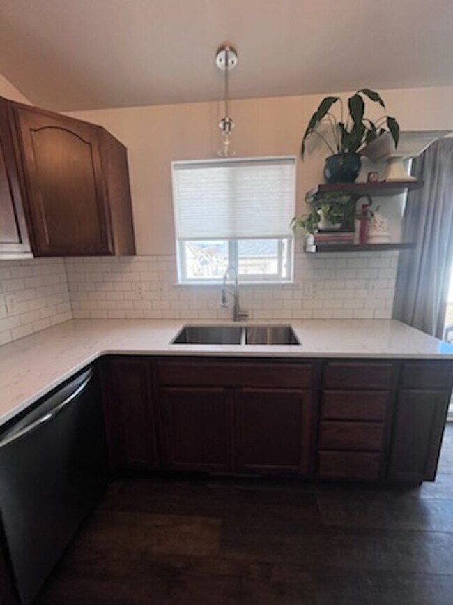 Building Photo - Beautiful 3 bedroom 2 bath home in Post Falls.