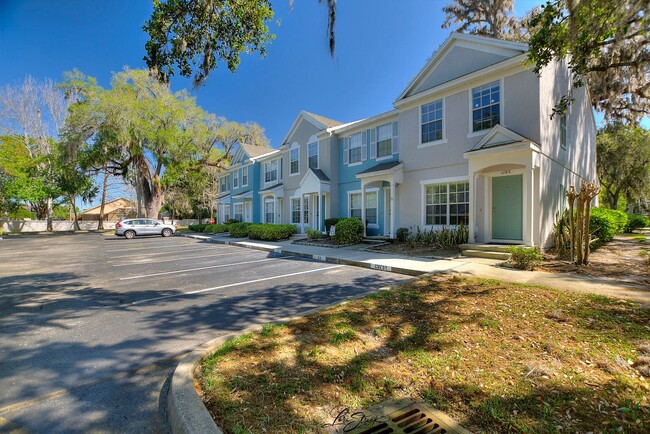 Building Photo - For rent Lake Mary townhouse 2Beth 2.5 bath