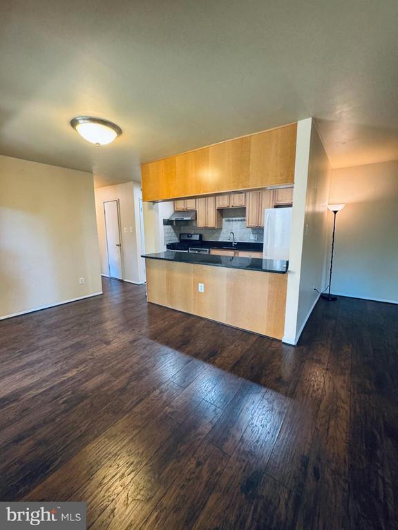 Building Photo - 8000 Chanute Pl