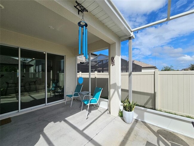 Building Photo - 1556 N River Cir