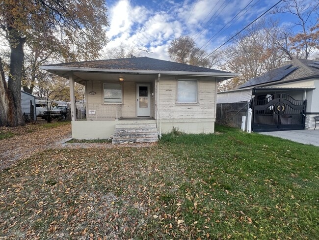 Building Photo - 266 S 900 W