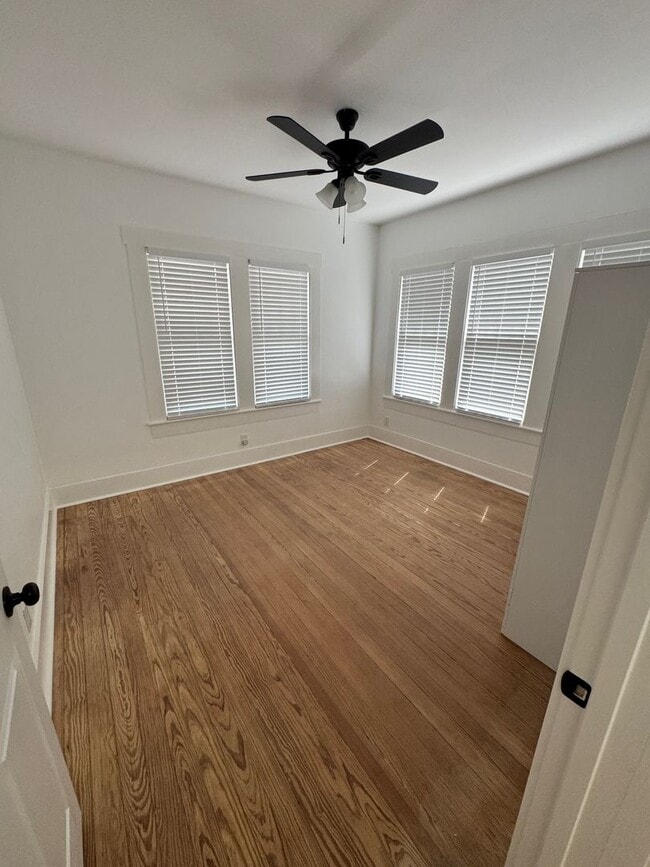 Building Photo - Move-In Ready & Recently Updated 2-Bedroom...