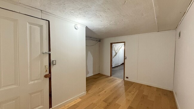 Building Photo - DREAM HOME! Spacious 3 BR + Sunroom/ 1.5 BA  in the Richmond area- AMSI