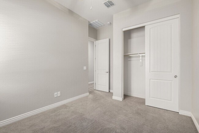 Building Photo - 20273 E Raven Dr