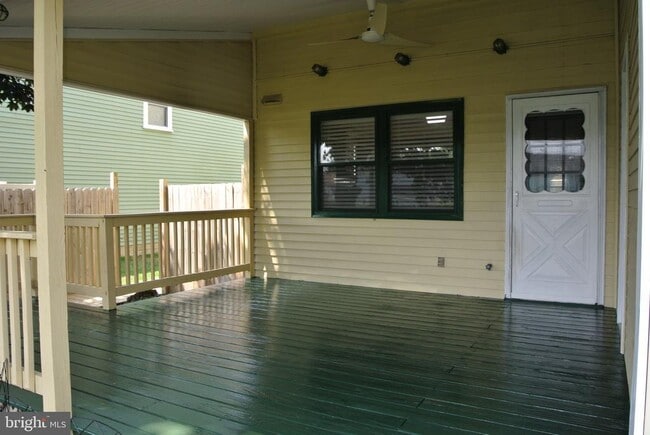Building Photo - 6 Cobblestone Dr