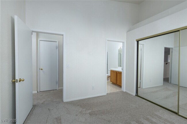 Building Photo - 2110 Los Feliz St