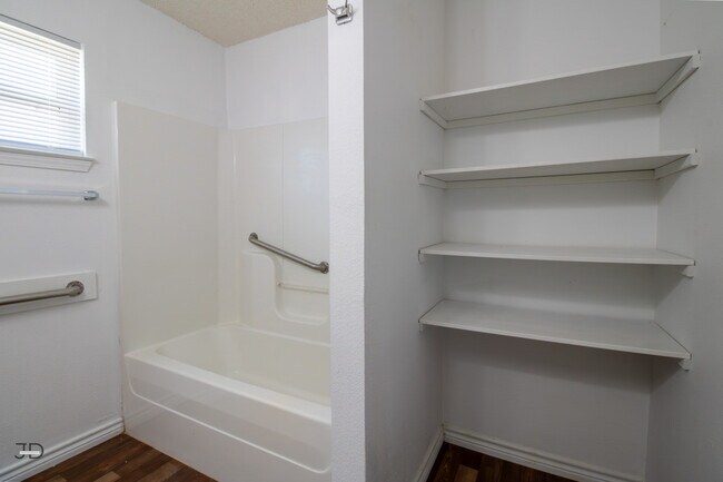 Building Photo - 33 Grant Gill Ln