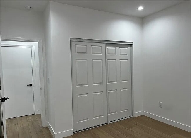 Building Photo - 10717 Amestoy Ave