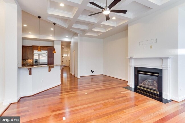 Building Photo - 18353 Fairway Oaks Square
