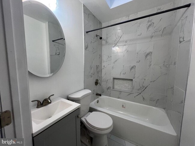 Building Photo - 254 W Sheldon St