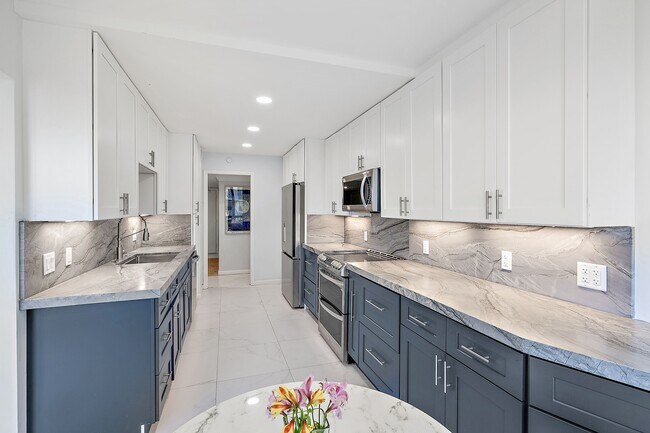 Building Photo - 3390 S Ocean Blvd