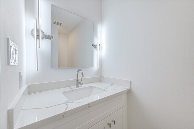 Building Photo - 50 Saddlebrook Ln