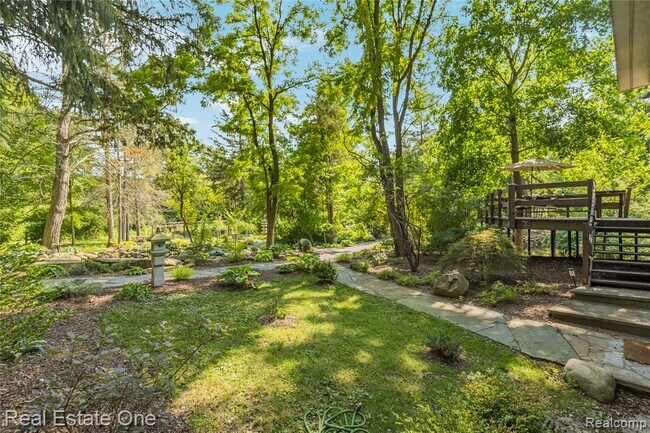 Building Photo - 3954 N Ellamae Rd