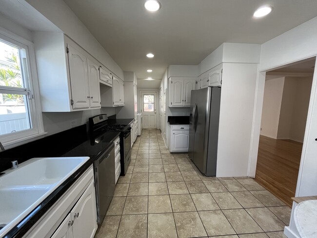 Kitchen - 13411 Erwin Street