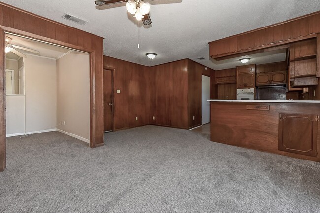 Building Photo - 1208 Yellowstone St