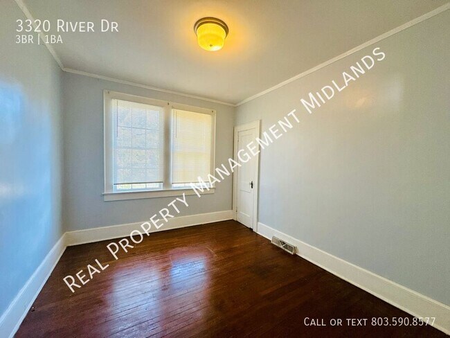 Building Photo - 3320 River Dr