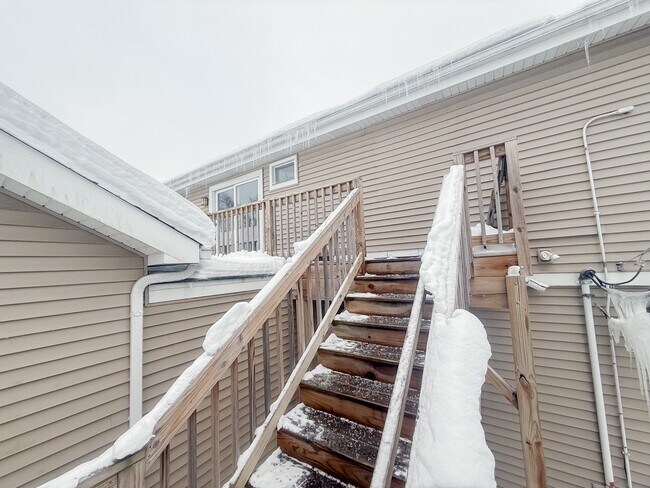 Building Photo - 106 E State Road 2