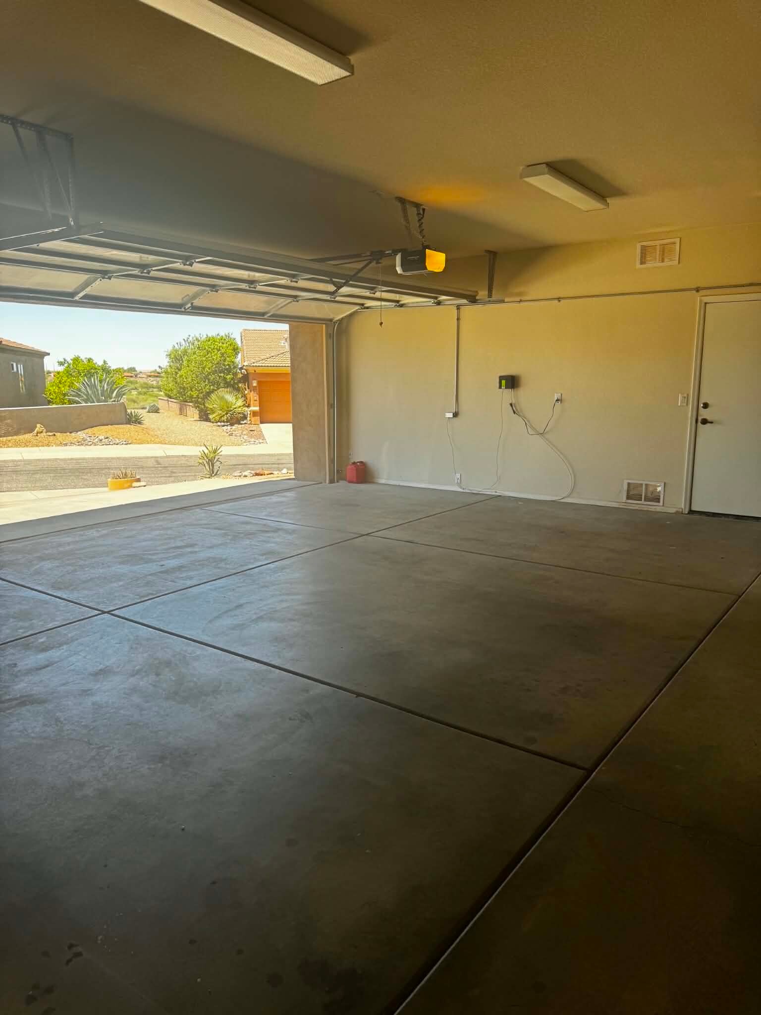 garage - 4579 S Camino del Tejon