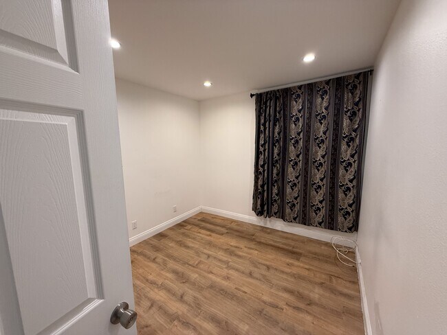 Building Photo - 439 S Catalina Ave