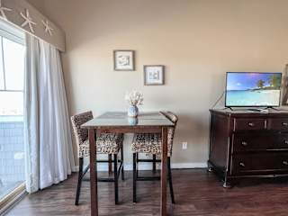 Building Photo - Make this charming studio with marsh views...