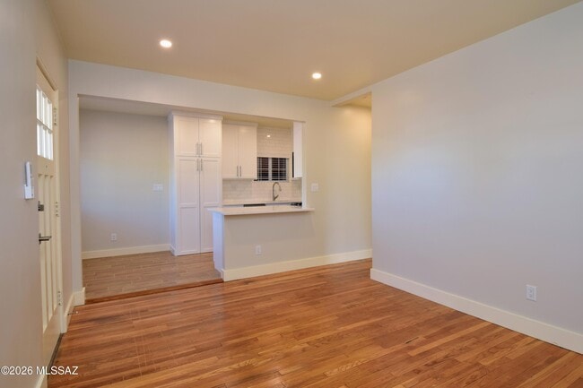 Building Photo - 130 N Cherry Ave