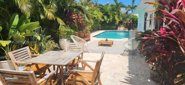 Building Photo - 701 NE 8th St