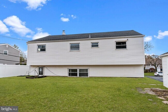 Building Photo - 131 Kipling Dr