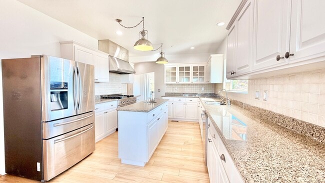 Building Photo - Spacious Two-Story Country Home with Amazi...