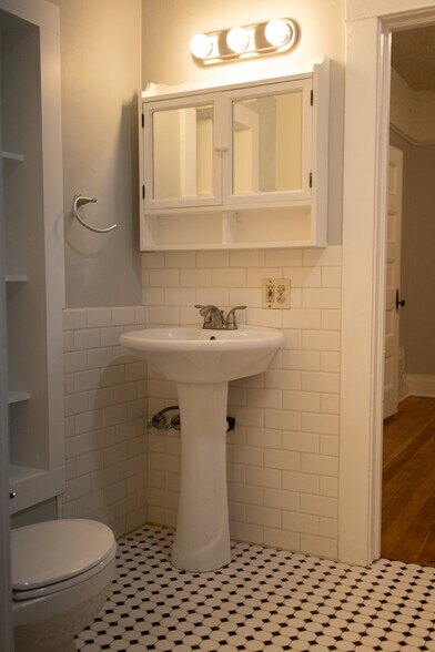 Building Photo - 831 NW 16th Ave