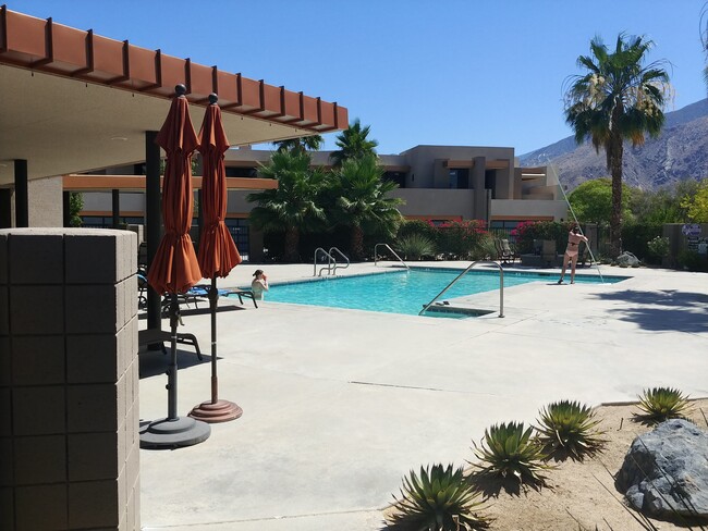 Building Photo - 409 N Avenida Caballeros