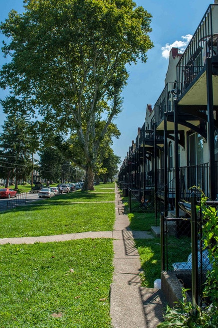 Building Photo - Lansdowne Meadows