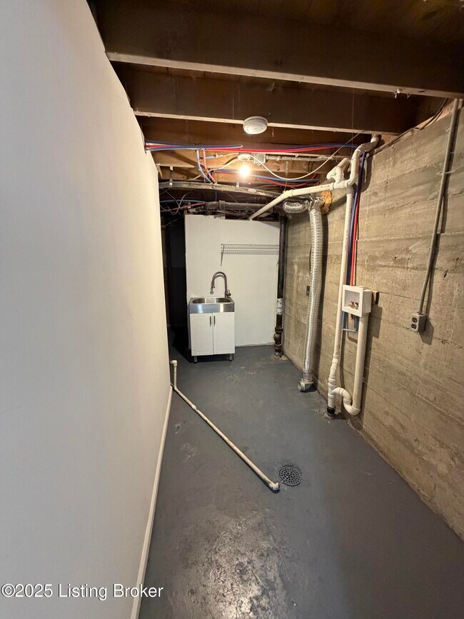 Building Photo - 5414 Bungalow Dr