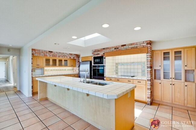 Building Photo - Private Saratoga Mountain Retreat Just Minutes from Downtown
