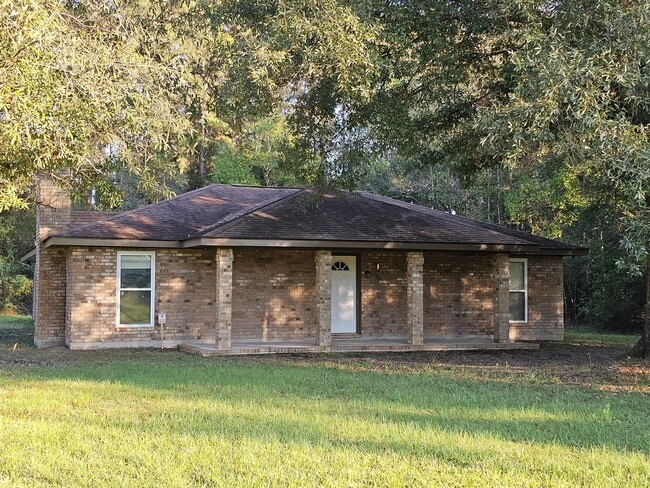 Primary Photo - Newly Renovated Home on 1.35 Acres AND Get...