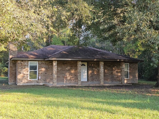 Primary Photo - Newly Renovated Home on 1.35 Acres