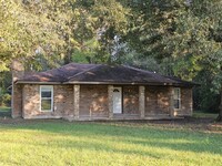 Building Photo - Newly Renovated Home on 1.35 Acres AND Get...