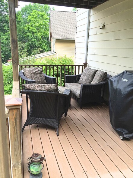 Building Photo - 11 Cherry St